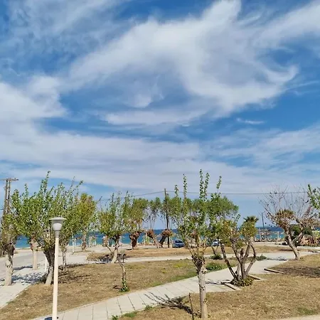 Connie's House Кос